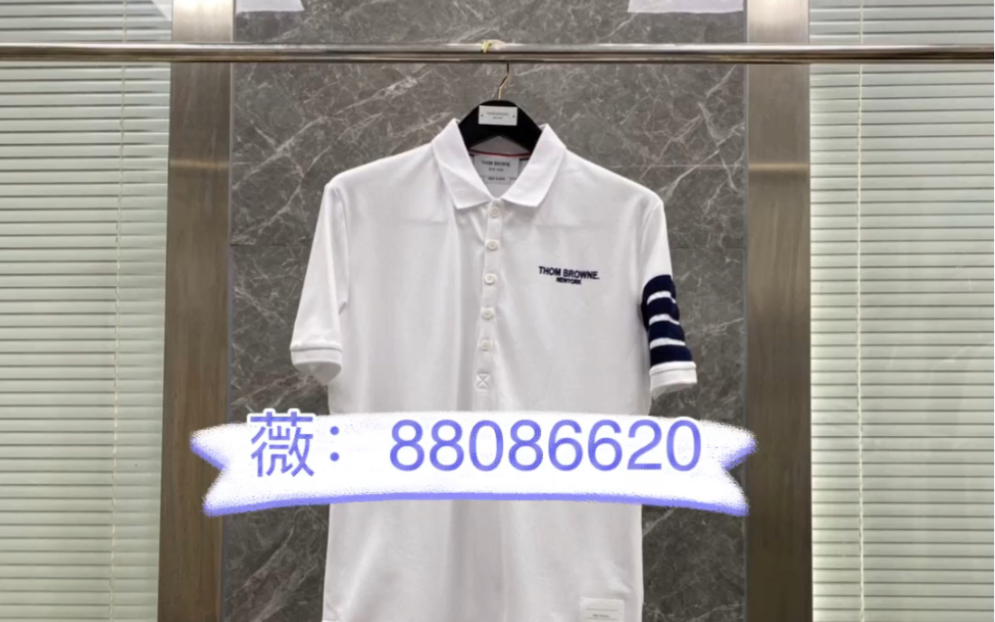 说一下高仿TB汤姆布朗2022 春夏/SS 限定LOGO版经典系列定制丝光珠地面料,洗水定型,THOM立体logo字母进口植绒工艺经典四道杠织带装饰袖标
